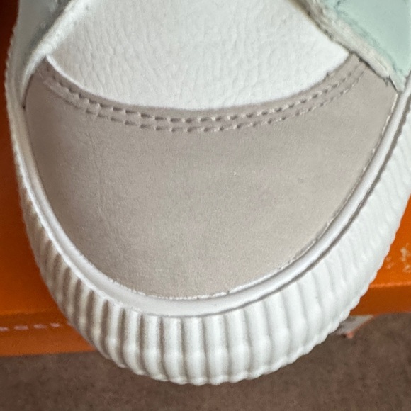 Rocket Dog Women's Sneakers - White and Light Tan - Picture 2 of 3